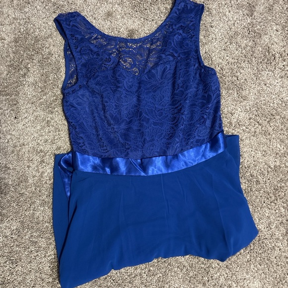 Elegant Royal Blue Lace Midi Dress - Picture 3 of 6